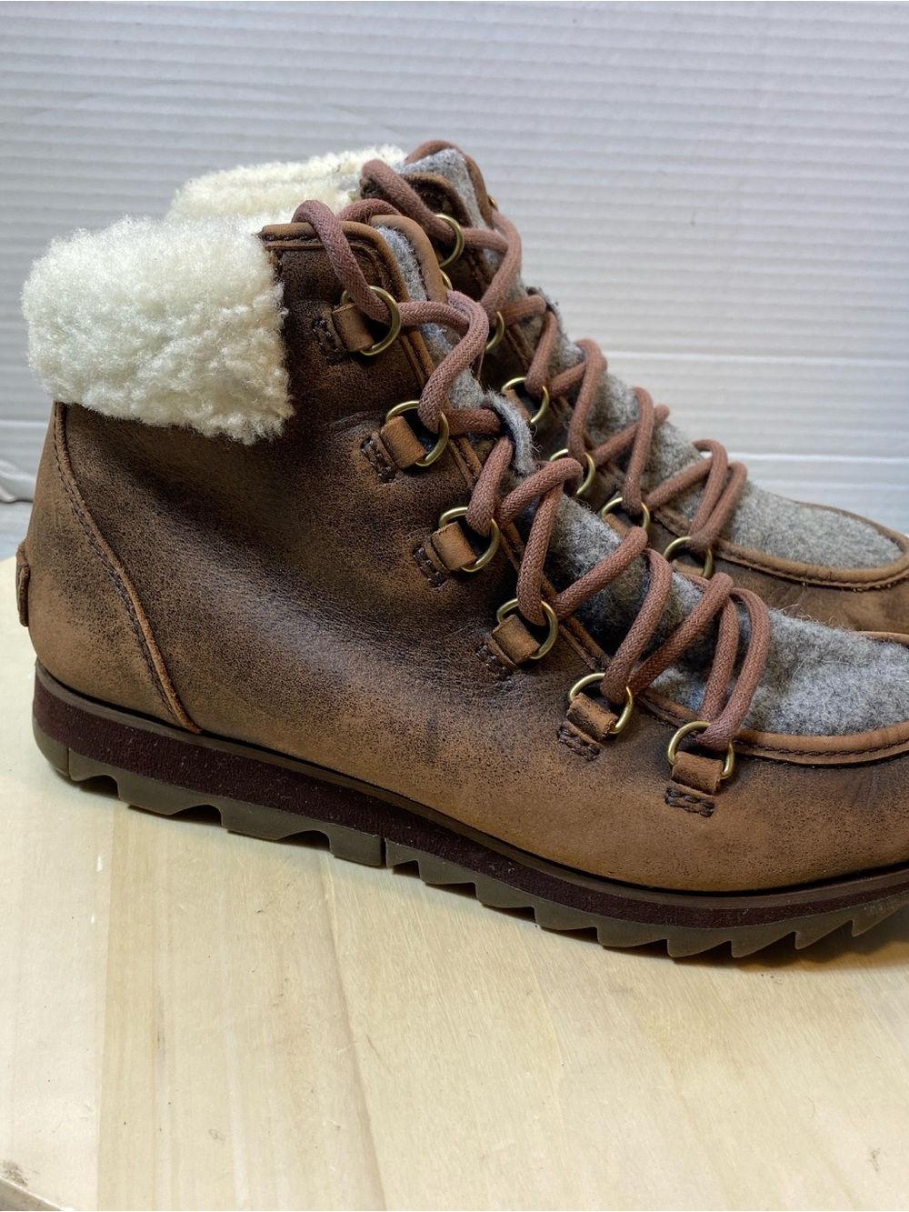 Sorel Out N About Plus Conquest Brown Leather Felt Fleece Boots Women’s Size 8